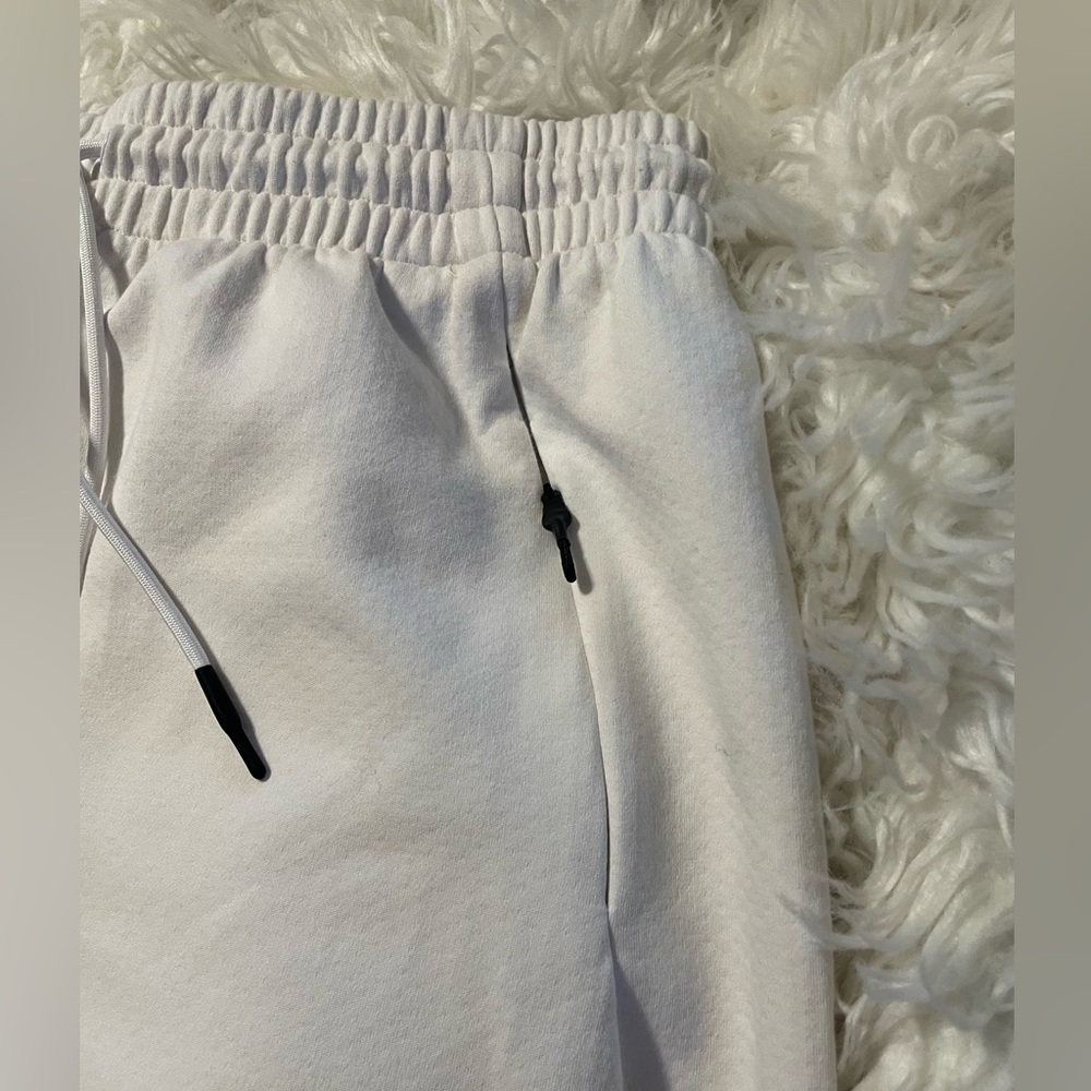 USF Bulls Men’s THE HAWAI’I Bowl 2024 White Athletic Z.N.E. Shorts. Size Medium - Picture 8 of 11